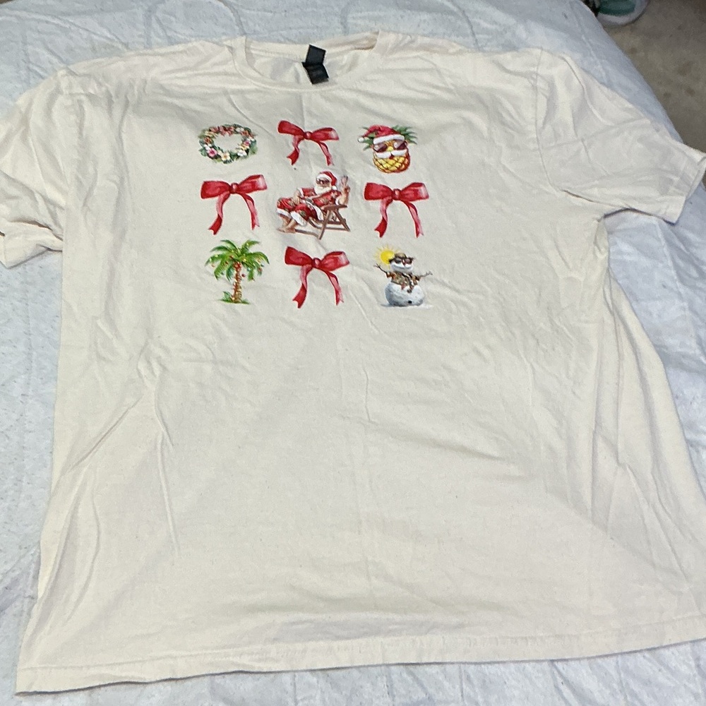 Cream Graphic Holiday Tropical Tee with Red Bow Accents sz XL. 0839